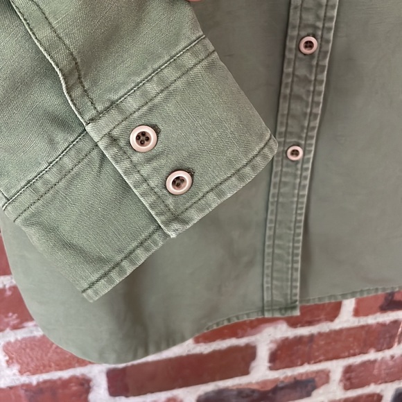 FOSSIL Standard Issue Button Down Army Green Top - Picture 5 of 7